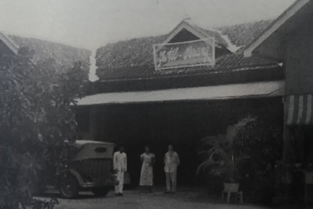 G.F.J Bley (Kanan) Di Hotel Serang, Tahun 1935